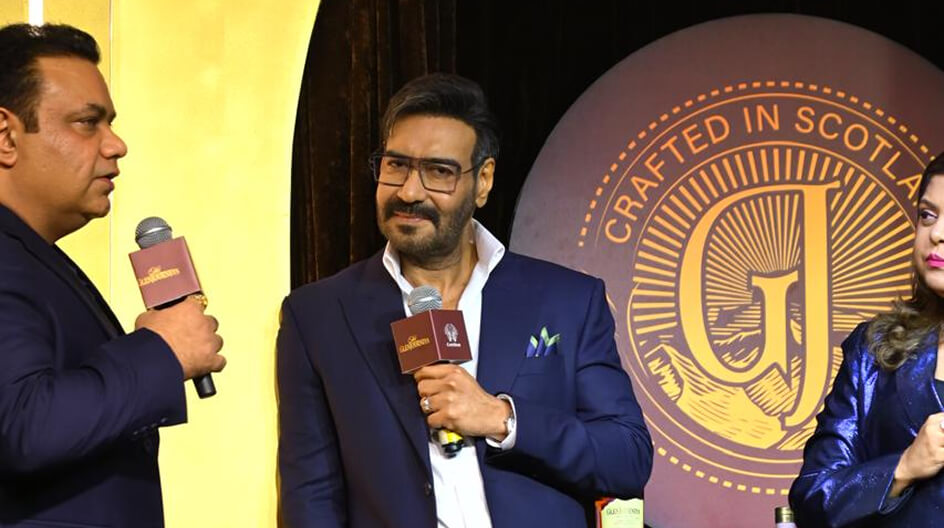Team The GlenJourneys moment with Ajay Devgn
