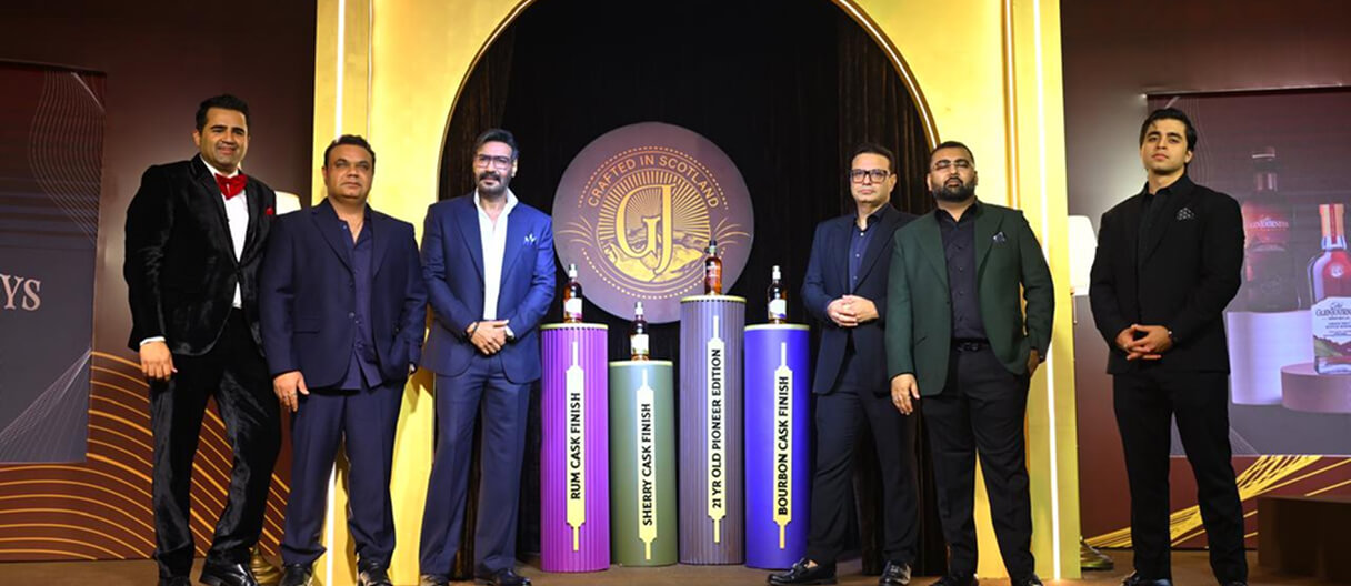 team-v4 Ajay Devgn with Cartel Bros team launching The GlenJourneys luxury whisky in India